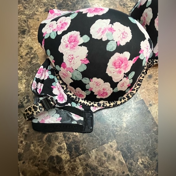 Victorias Secret Sexy Tee Push Up Bra - Picture 2 of 9
